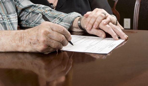 Comparte las respuestas de un taller para mayores y emociona en las redes: "Maravillosa sabiduría" (Bigstock)