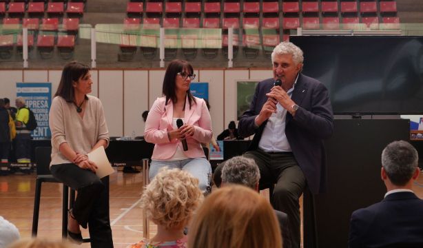 Pilar del Arco, una +45 que cumplió su sueño de ser peluquera: "No hay que tener miedo al cambio"