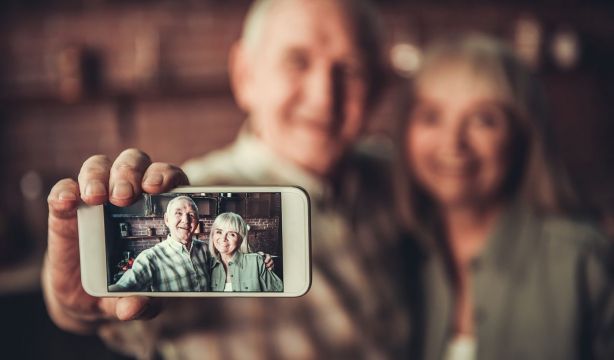 Nueva herramienta de IA: basta un 'selfie' para estimar la edad biológica