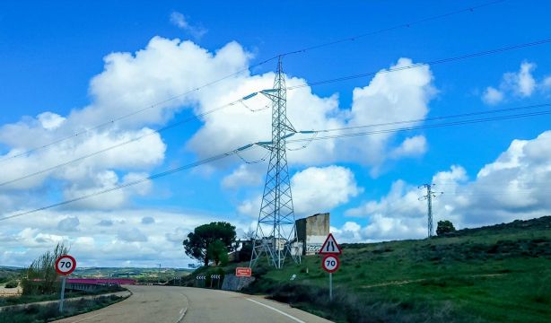 Los consumidores pagaremos la factura del apagón: alertan de una subida del precio de la luz