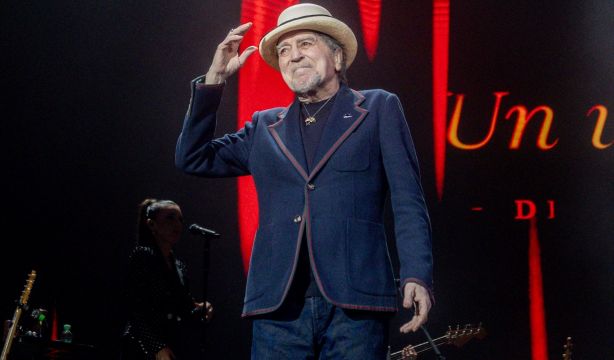 Joaquín Sabina llena de 'bombines' el Madrid Arena en su concierto de despedida