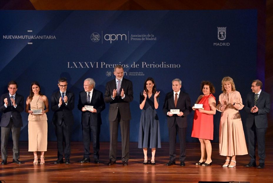 EuropaPress 6736606 premiados posan junto reyes resto autoridades entrega premios asociacion