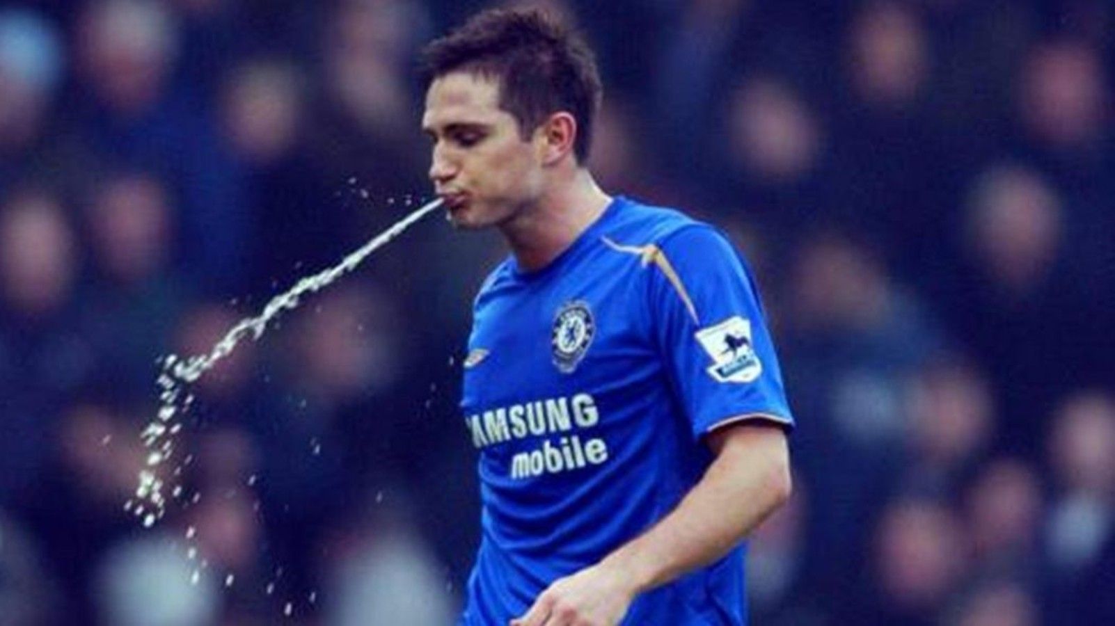 Escupiendo a la cámara