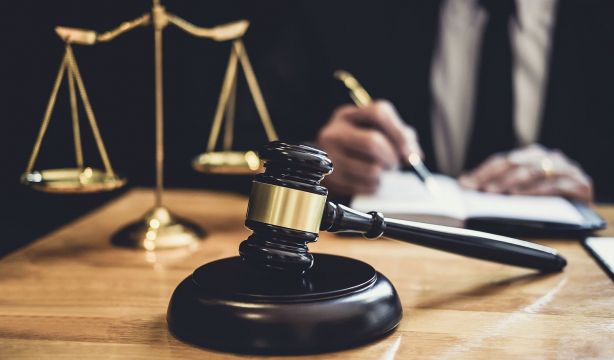 Una abogada aclara si te pueden quitar la herencia por no haber cuidado al fallecido