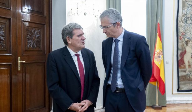 Ola de críticas al Banco de España por "borrar" los problemas de las pensiones en su informe 2024