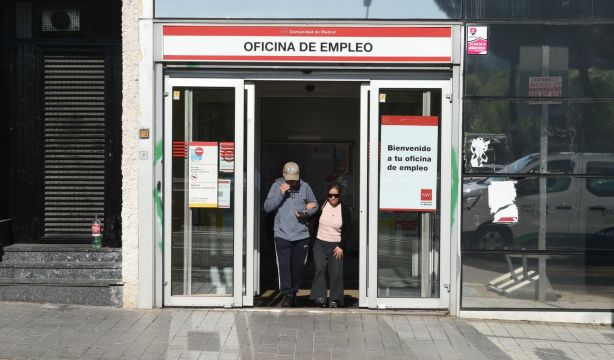 Yolanda Díaz convocará una mesa de diálogo para tratar el paro de larga duración