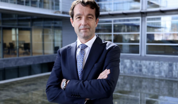 Indra acaricia los 6.000 millones de capitalización tras doblar su precio en 2025