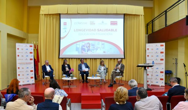 Expertos recomiendan a los mayores planificar financieramente su longevidad: "La clave es formarse". Foto: Agustín Millán