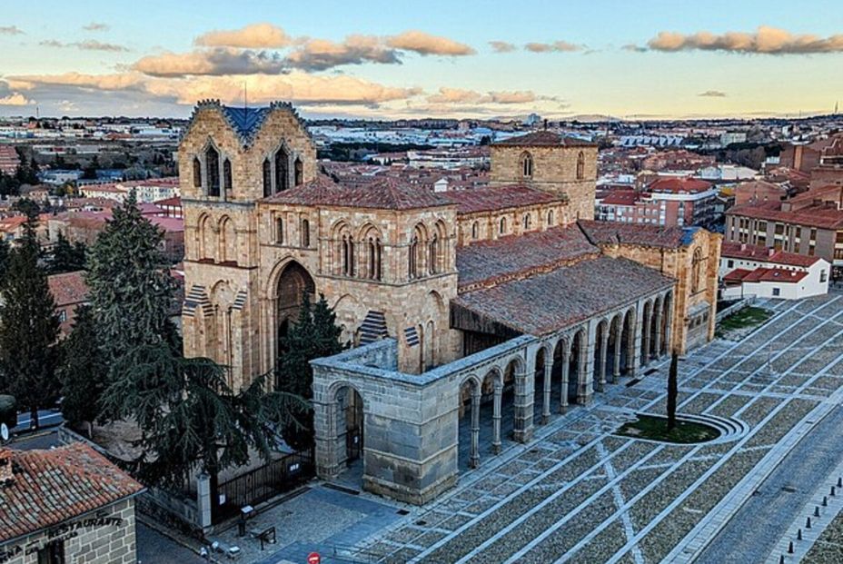Wikipedia Commons. Descubre los edificios más antiguos de Ávila Wikipedia Commons. Descubre los edificios más antiguos de Ávila