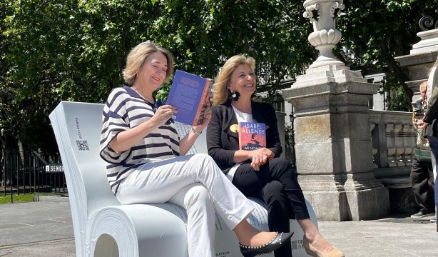 'Siéntate a leer': Madrid convierte sus calles en una gran sala de lectura