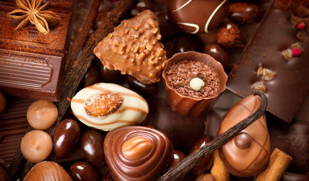 ¿Sabías que incluir antojos en la dieta ayuda a perder peso? La ciencia lo explica