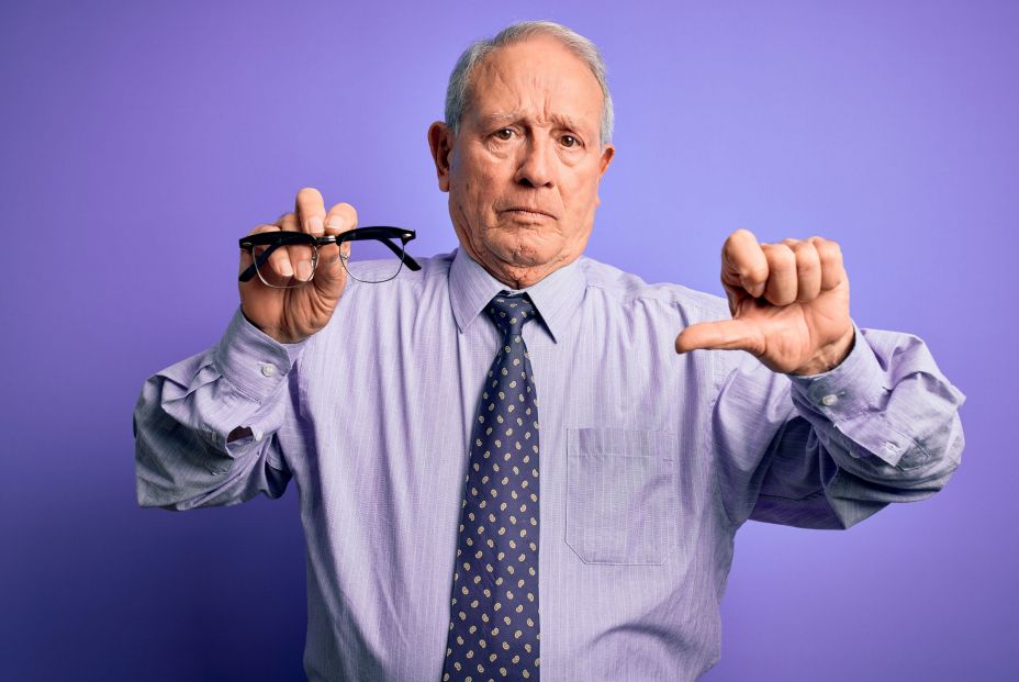 Los mayores, indignados: el Gobierno no les incluye en las ayudas de 100 euros para gafas