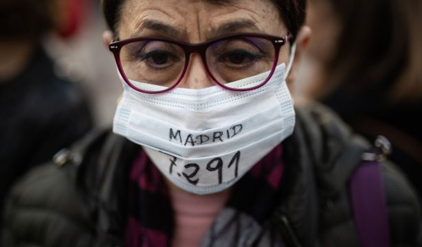 Familiares organizan un homenaje por los fallecidos en residencias durante la pandemia en Madrid