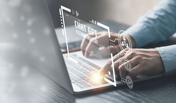 Más del 50% de los españoles confían en la IA para tomar sus decisiones de compra. Bigstock