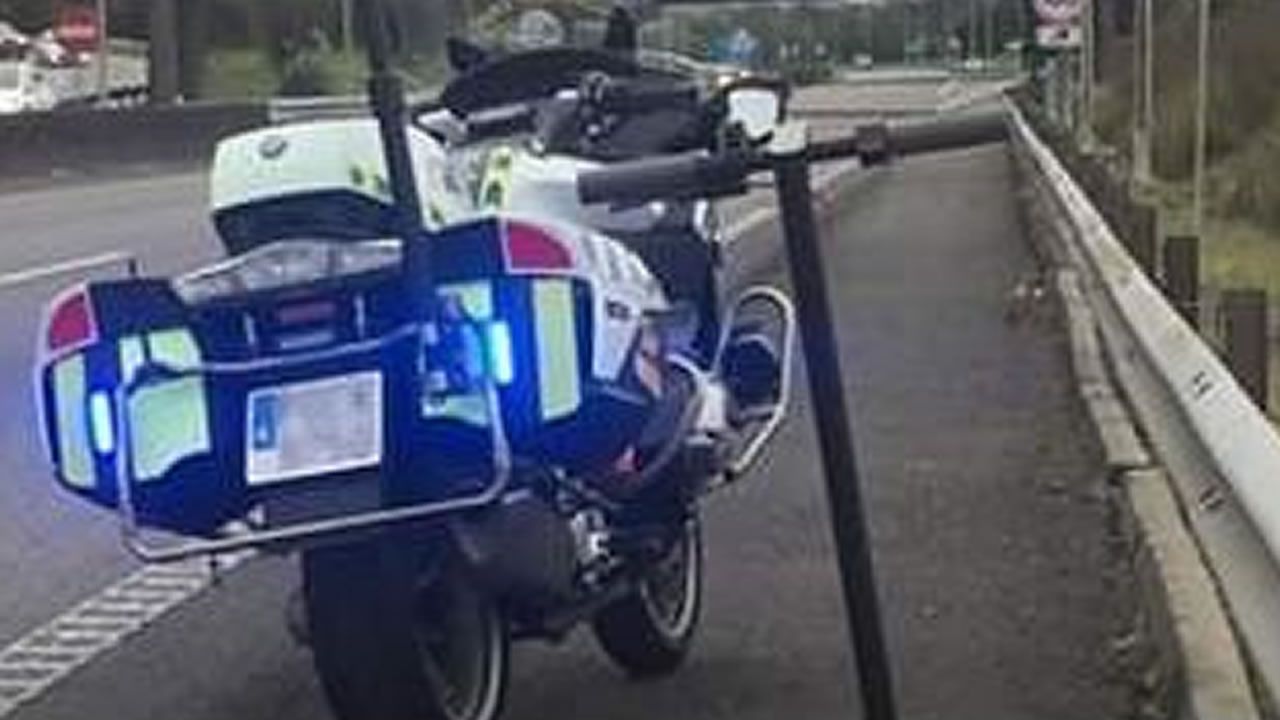 Interceptada una mujer que circulaba con un patinete eléctrico por la AP-9 en Pontevedra