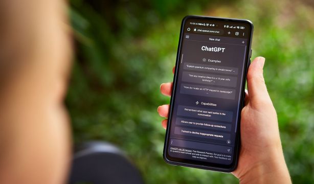 Estas son las herramientas de IA y redes sociales más usadas por los españoles 