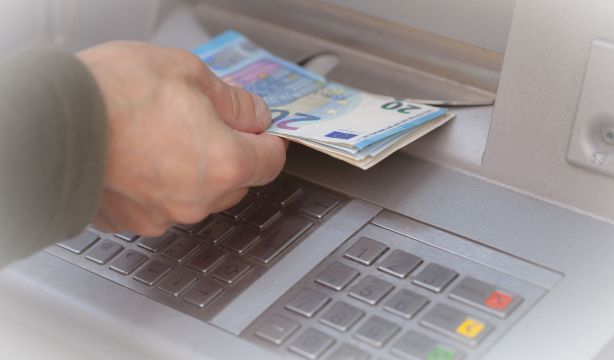 Pago de las pensiones y de la extra de junio de 2025: ¿cuál es la fecha de cobro en cada banco?. Foto: Bigstock