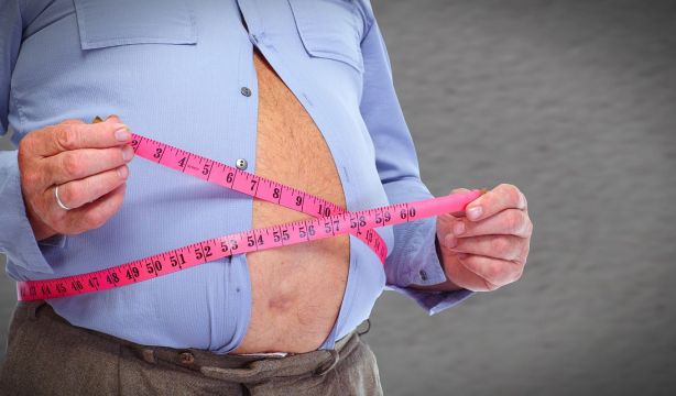 Ni el sofá, ni el sedentarismo: esto es lo que realmente te hace engordar