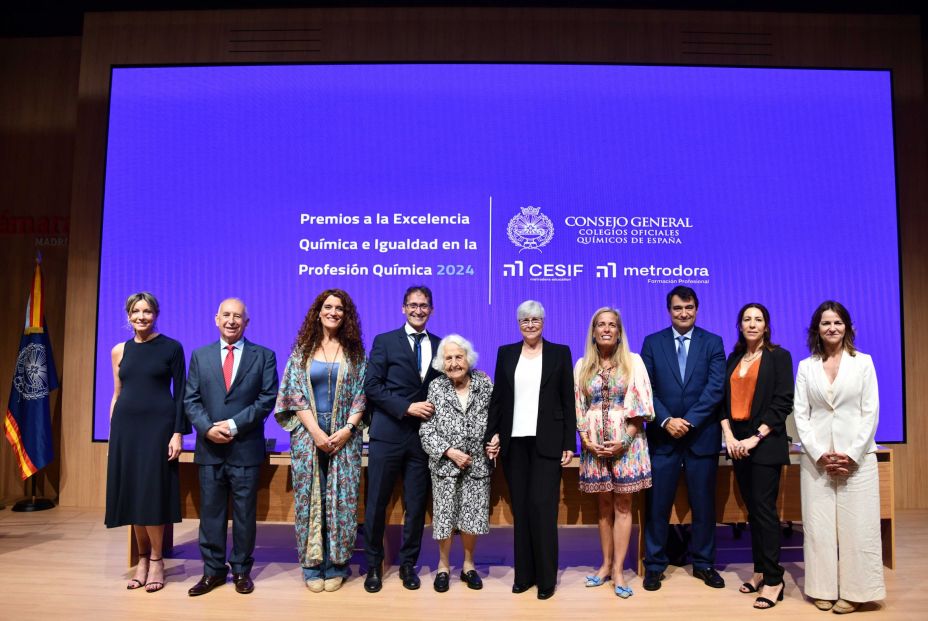 Juana Bellanato recibe el Premio a la Excelencia Química a sus 100 años: esta es su historia Juana Bellanato recibe el Premio a la Excelencia Química a sus 100 años: esta es su historia