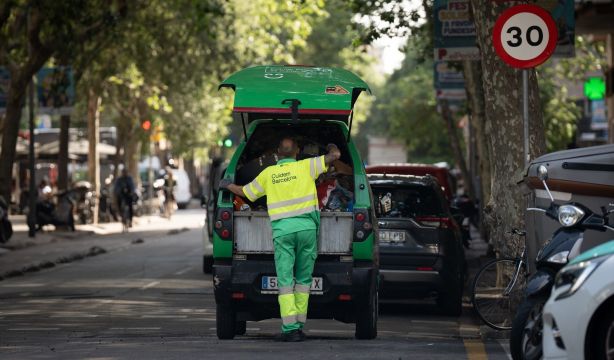 El paro baja de los 2,5 millones por primera vez desde 2008