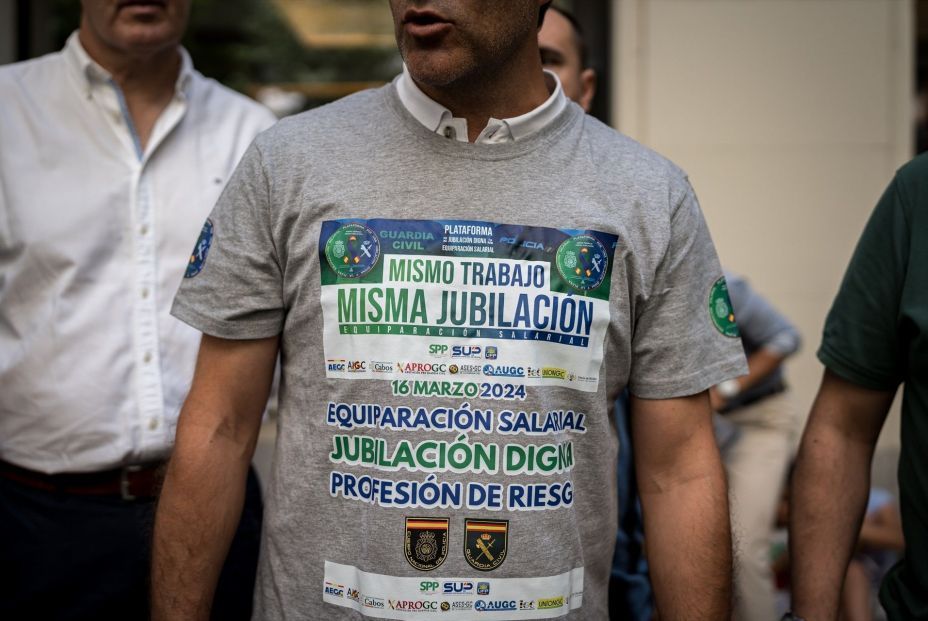 europapress 6052486 manifestante lleva camiseta equiparacion salarial jubilacion digna protesta 6 928x621