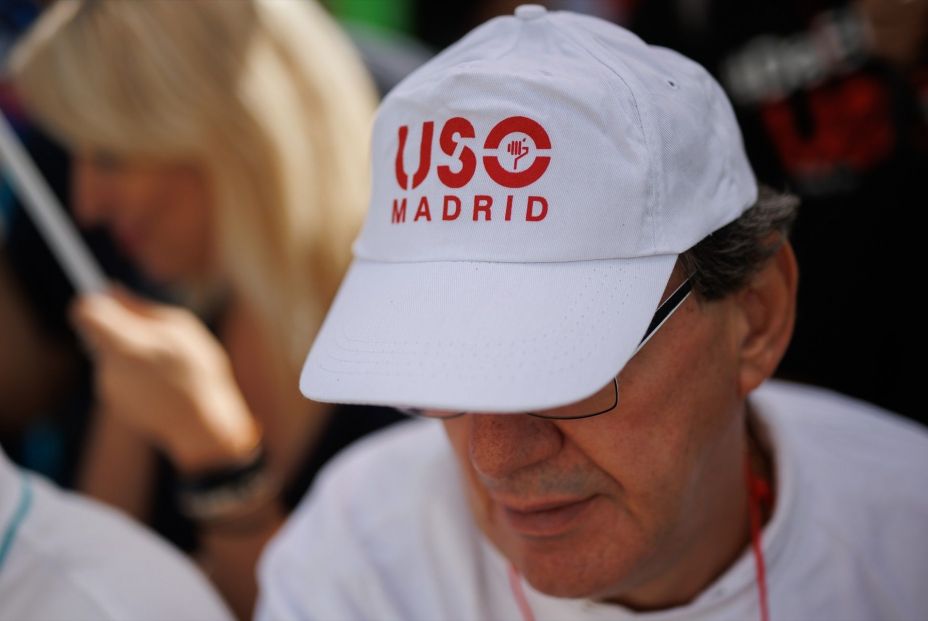 EuropaPress 4729258 hombre viste gorra perteneciente sindicato trabajo concentracion ministerio EuropaPress 4729258 hombre viste gorra perteneciente sindicato trabajo concentracion ministerio