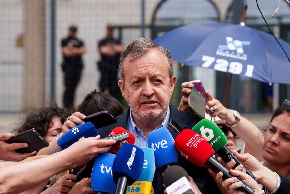 Exconsejero politicas sociales alberto reyero ofrece declaraciones medios