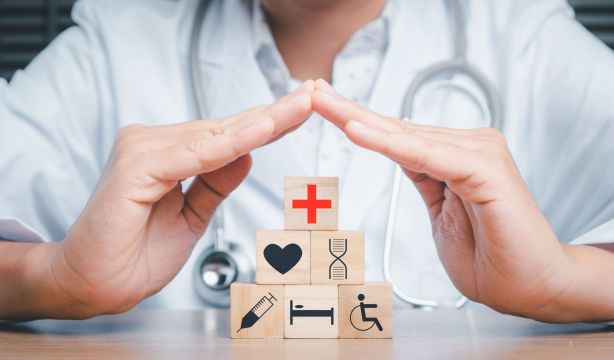 Centrado en la prevención y la detección temprana: así es el seguro de salud de Mapfre para sénior