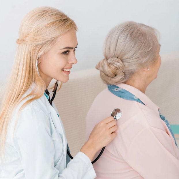 Centrado en la prevención y la detección temprana: así es el seguro de salud de Mapfre para sénior