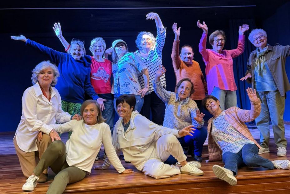 Mujeres mayores arrasan con el grupo de teatro Improyayas: "A más de una nos sirve de medicación" (Improyayas)