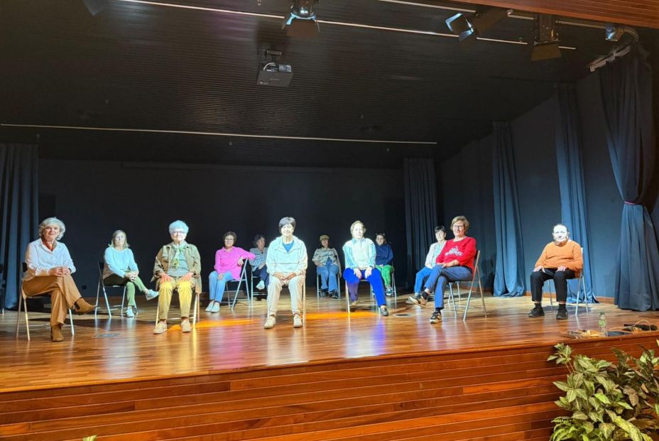Mujeres mayores arrasan con el grupo de teatro Improyayas: "A más de una nos sirve de medicación" (Improyayas)