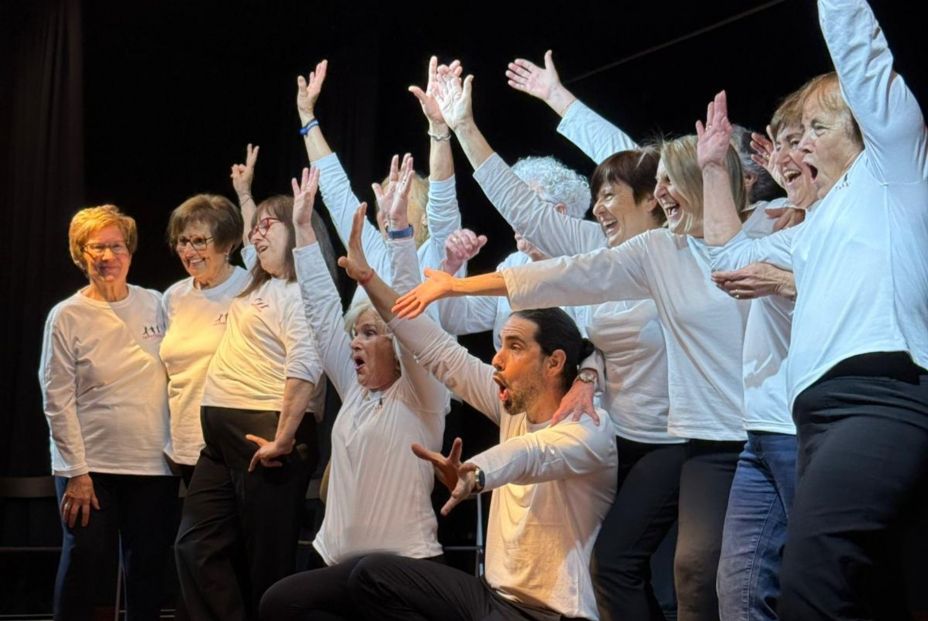 Mujeres mayores arrasan con el grupo de teatro Improyayas: "A más de una nos sirve de medicación" (Improyayas)