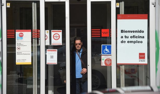 Todas las ayudas del SEPE que puedes cobrar si estás desempleado en 2025