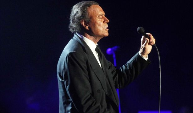 Julio Iglesias se compra una casa en Ourense