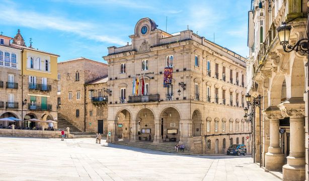 ¿Cuáles son los edificios más antiguos de Ourense?