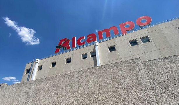 Alcampo estudia reducir el ERE a 580 despidos y limita el impacto en mayores de 50 años