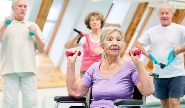El ejercicio programado en mayores ahorra 1.000 euros por persona a la sanidad