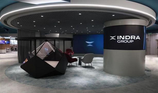 CaixaBank recomienda comprar Indra y le da un potencial del 35%