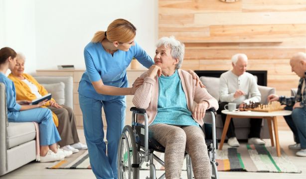 Este es el perfil de los mayores en residencias: edad, cuidados y necesidades