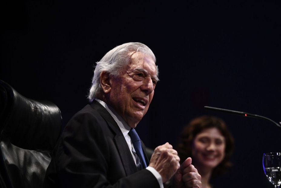Vargas Llosa publica 'Tiempos recios': "Un país no se jode en un día" Vargas Llosa publica 'Tiempos recios': "Un país no se jode en un día"