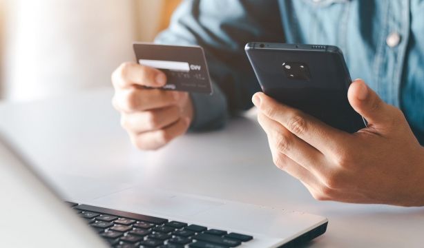 OCU denuncia barreras de la banca en las transferencias inmediatas y pide actuar al Banco de España. Foto: Bigstock