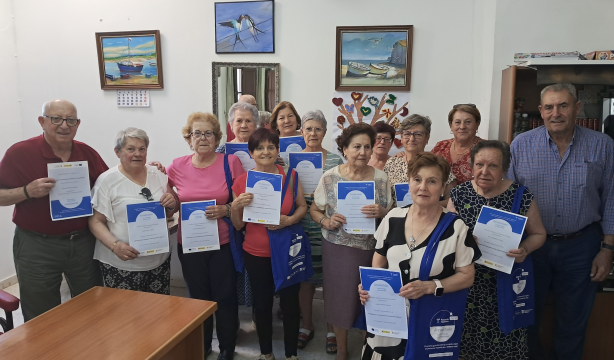 Alfabetización digital para mayores en Andalucía gracias a Reconectados de Fundación Telefónica