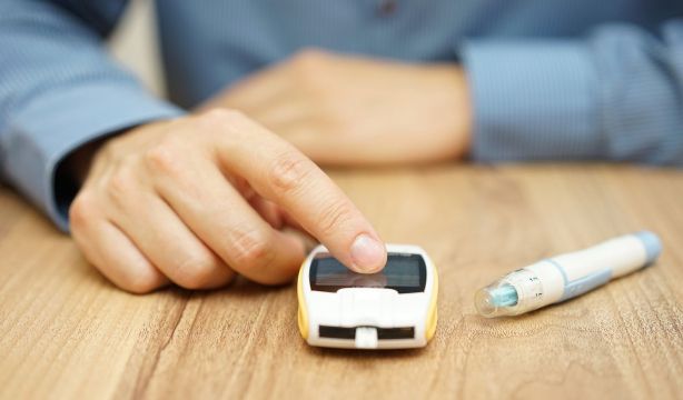 Alerta de FEDE: "No existe ningún glucómetro sin pinchazo fiable para pacientes con diabetes". (Bigstock)