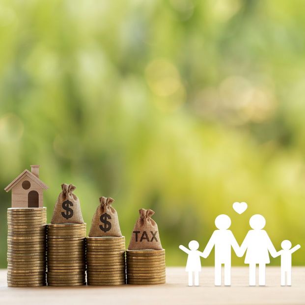 bigstock Loving Family Us Money Bags O 368896999 bigstock Loving Family Us Money Bags O 368896999