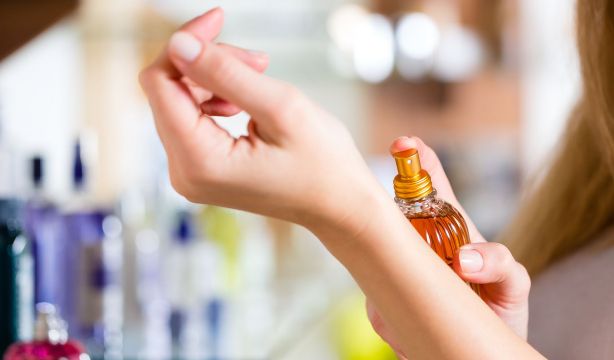 El truco para que el perfume dure todo el día... también en verano