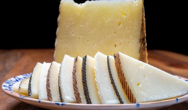 Una ruta imprescindible para los 'cheese lovers': recorrido por los mejores quesos de Madrid. Foto: bigstock