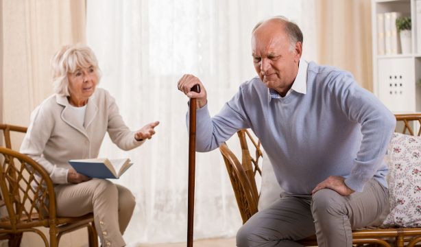 ¿Qué terapias sin fármacos funcionan en la artritis de rodilla? (bigstock)