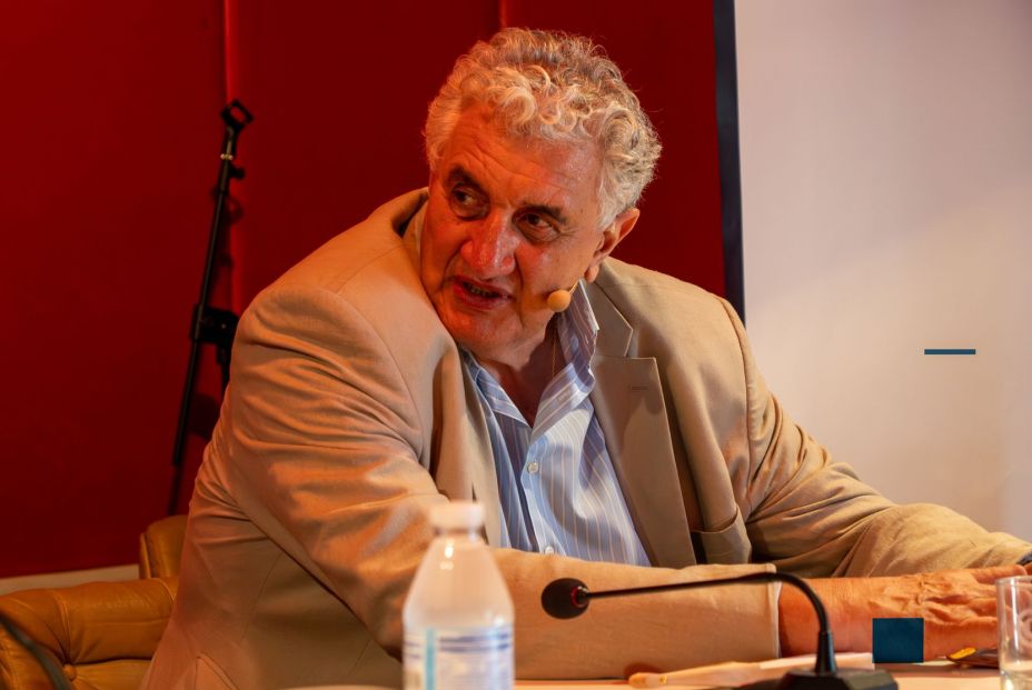 Romay: "Lo único que nos diferencia de los jóvenes es que peinamos canas" Romay: "Lo único que nos diferencia de los jóvenes es que peinamos canas"