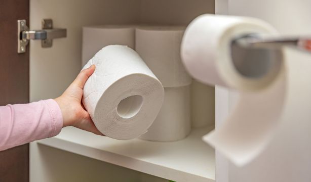 Sólo hay una forma correcta de colocar el papel higiénico: la historia lo demuestra