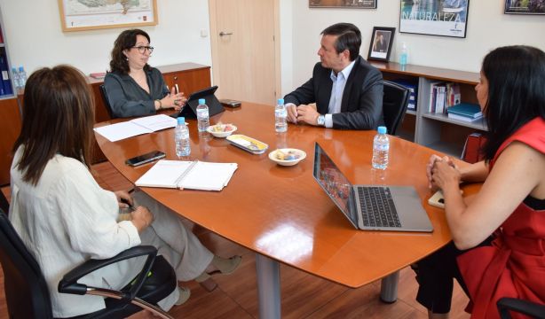 María Elena García Zalve se reúne con 65YMÁS para abordar el problema del desempleo sénior